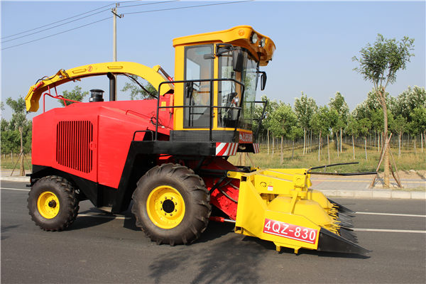 自走式青貯飼料收獲機(jī)